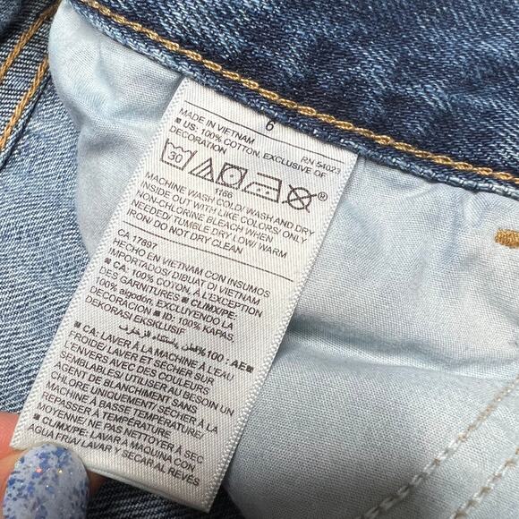 Old Navy Cutoff Boyfriend Denim Star Embroidered Jean Shorts Size 6 - Picture 8 of 9